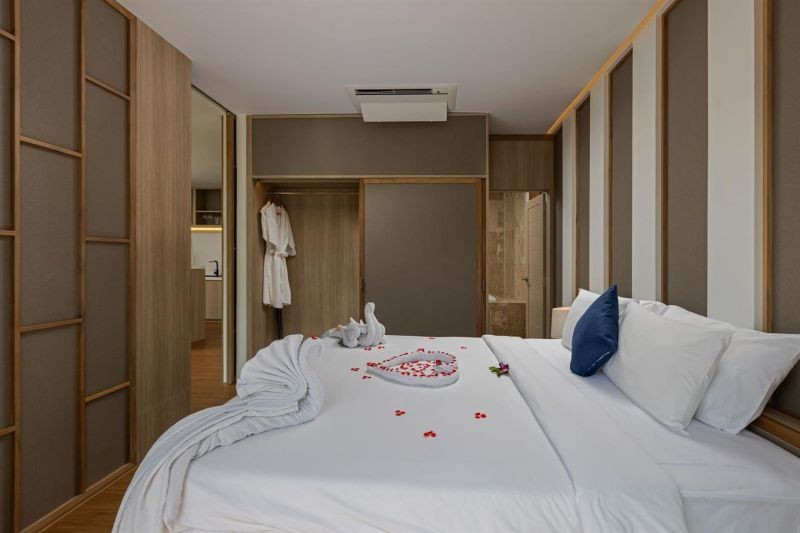 new 1 bedroom penthouse suite jacuzzi rooftop