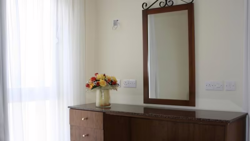 MACKENZIE BEACH HOTEL & APT