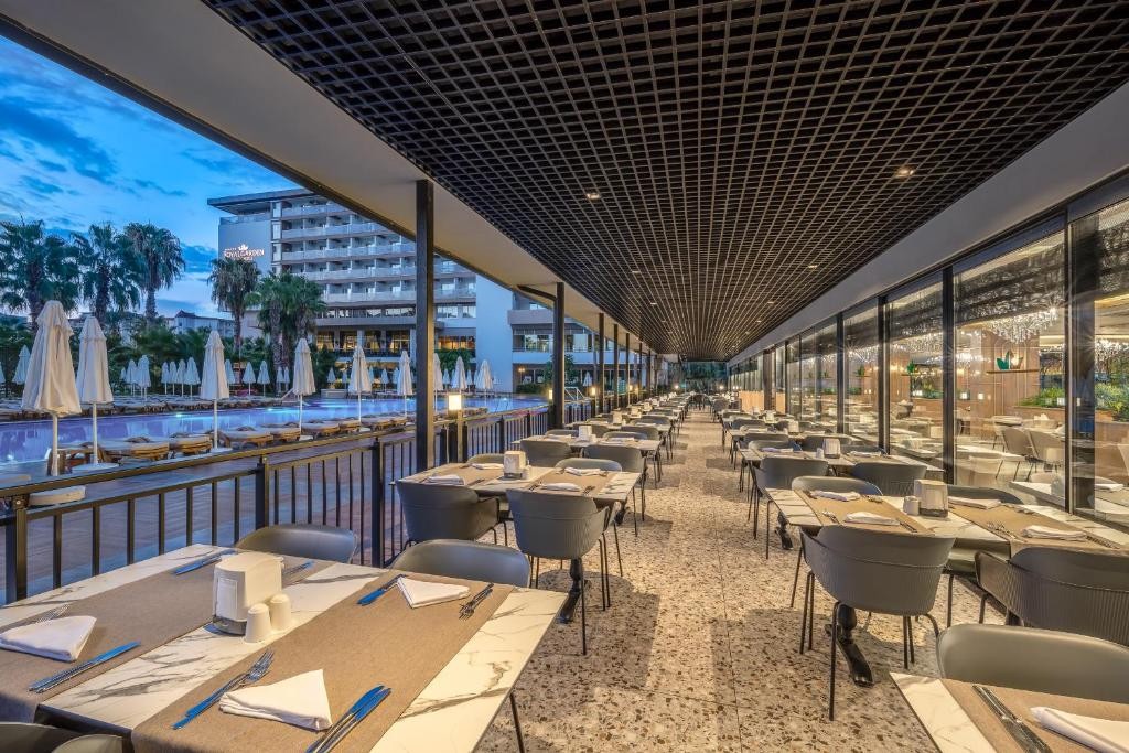 ROYAL GARDEN BEACH HOTEL (EX. ROYAL GARDEN SELECT & SUITE)