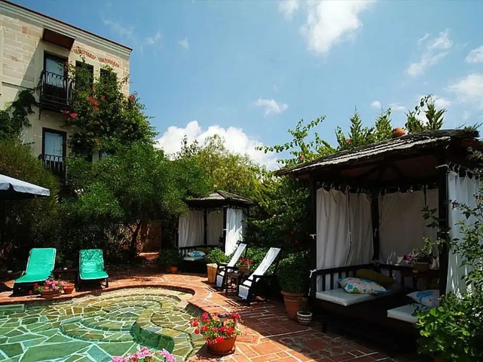 EL VINO HOTEL & SUITES