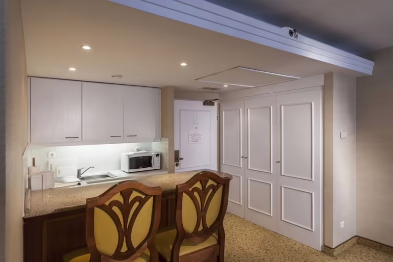 MILLENIUM COURT MARRIOTT EXECUTIVE APARTMENTS