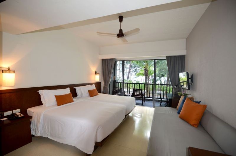 deluxe ocean front with private balcony