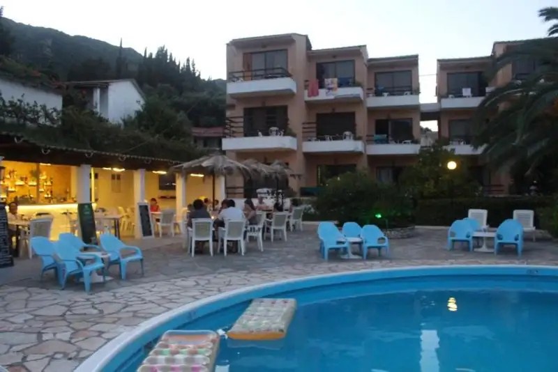 LE MIRAGE