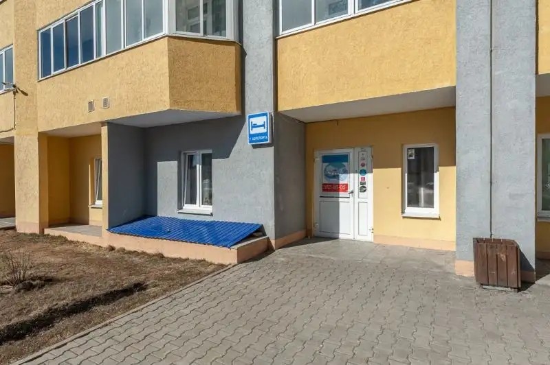 У АЭРОПОРТА МИНИ-ГОСТИНИЦА