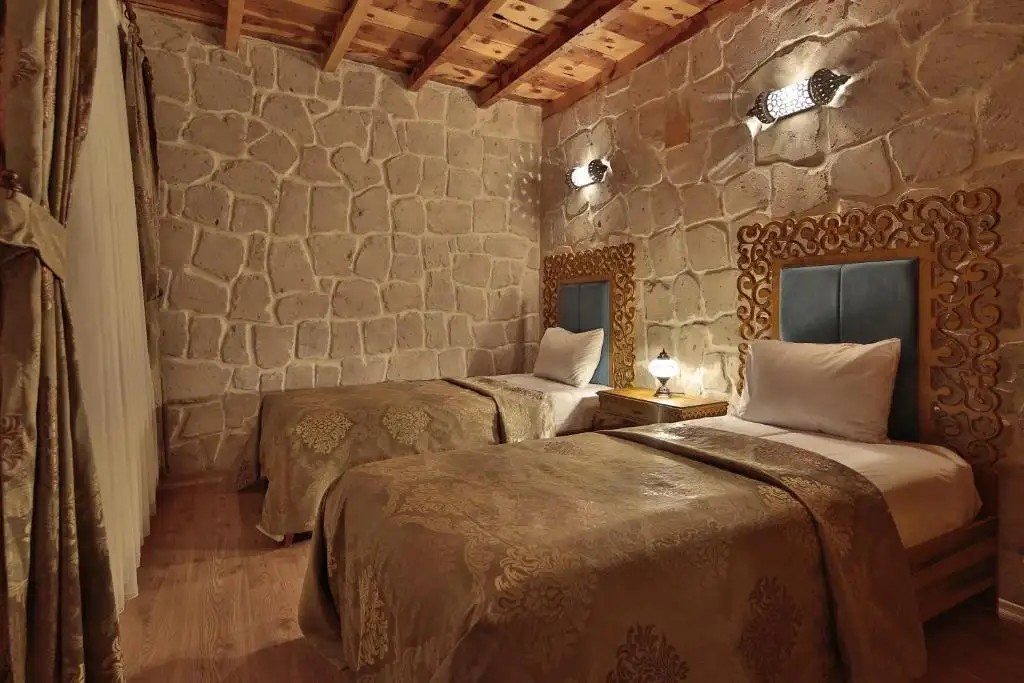 ELEVRES STONE HOUSE