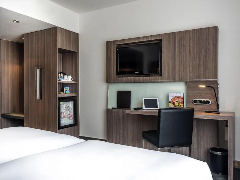 superior with 2 single beds and sofa