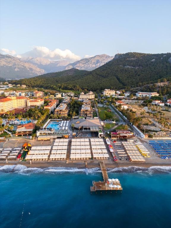 SAILORS BEACH CLUB