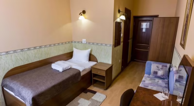 МОЛОДЕЖНАЯ