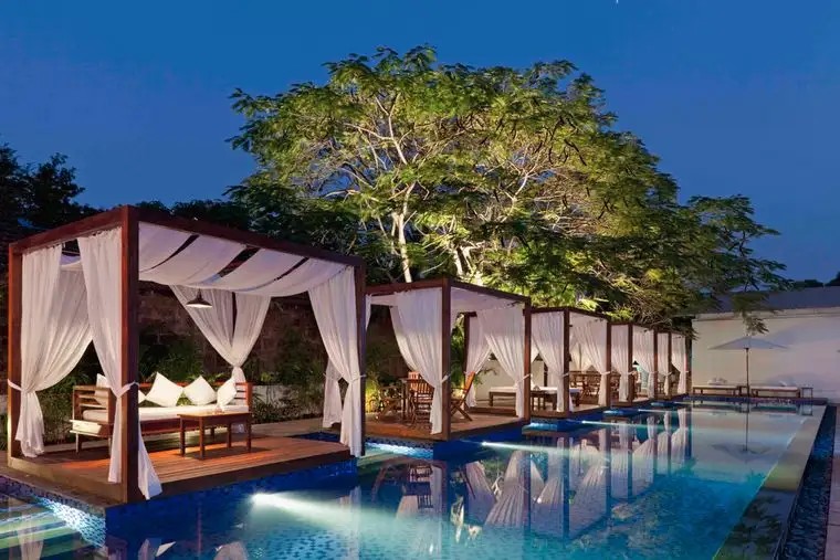SINQ PARTY HOTEL