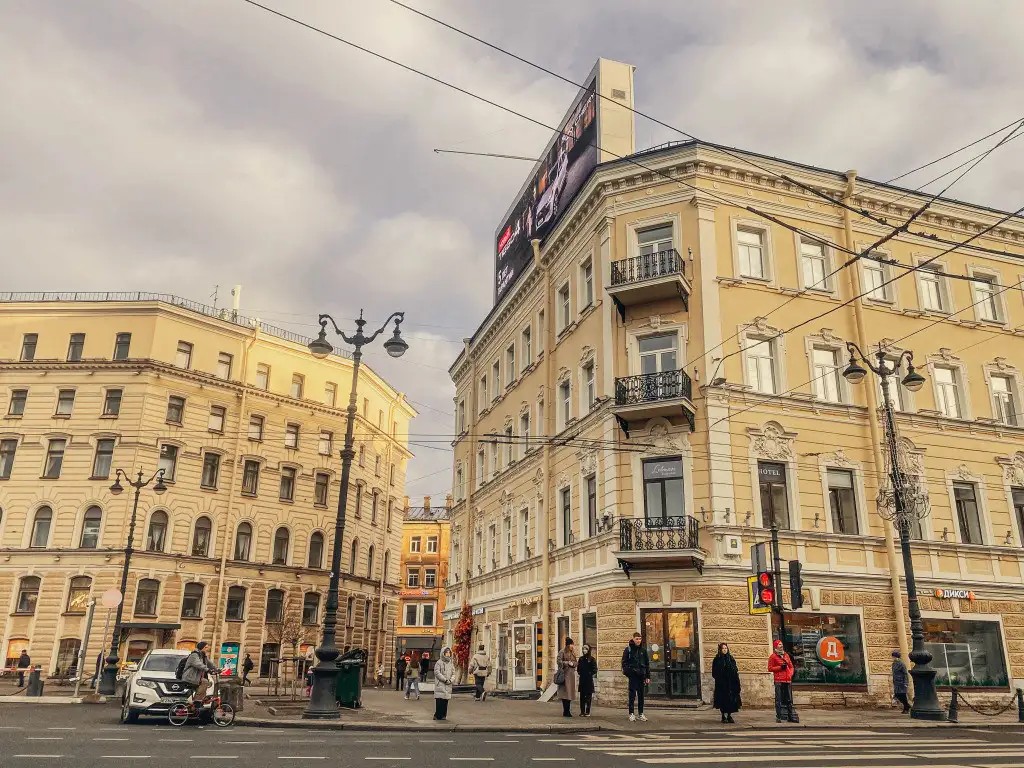 LOTMAN BOUTIQUE (ЛОТМАН)