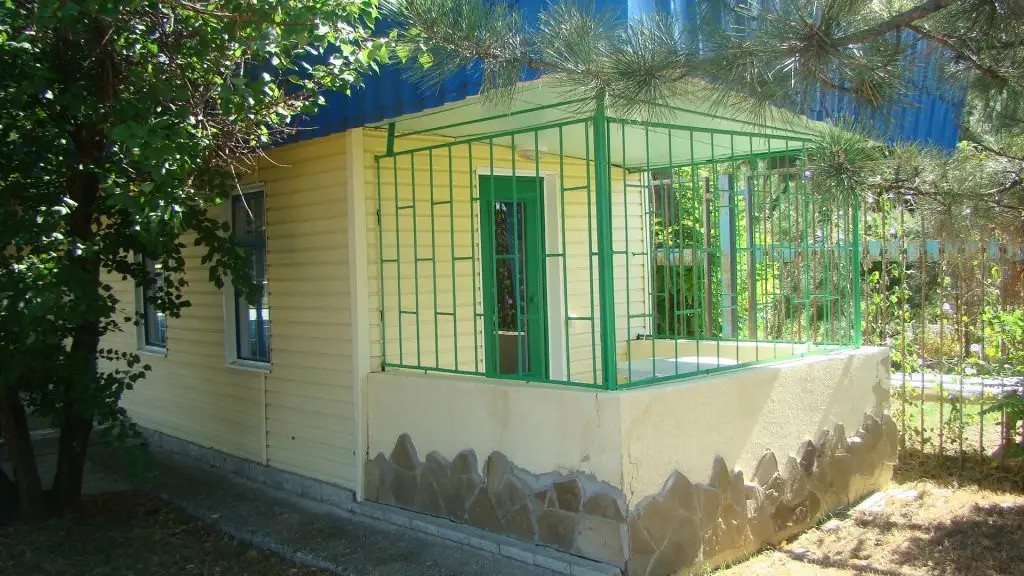 ЛУЧЕЗАРНЫЙ ПАНСИОНАТ