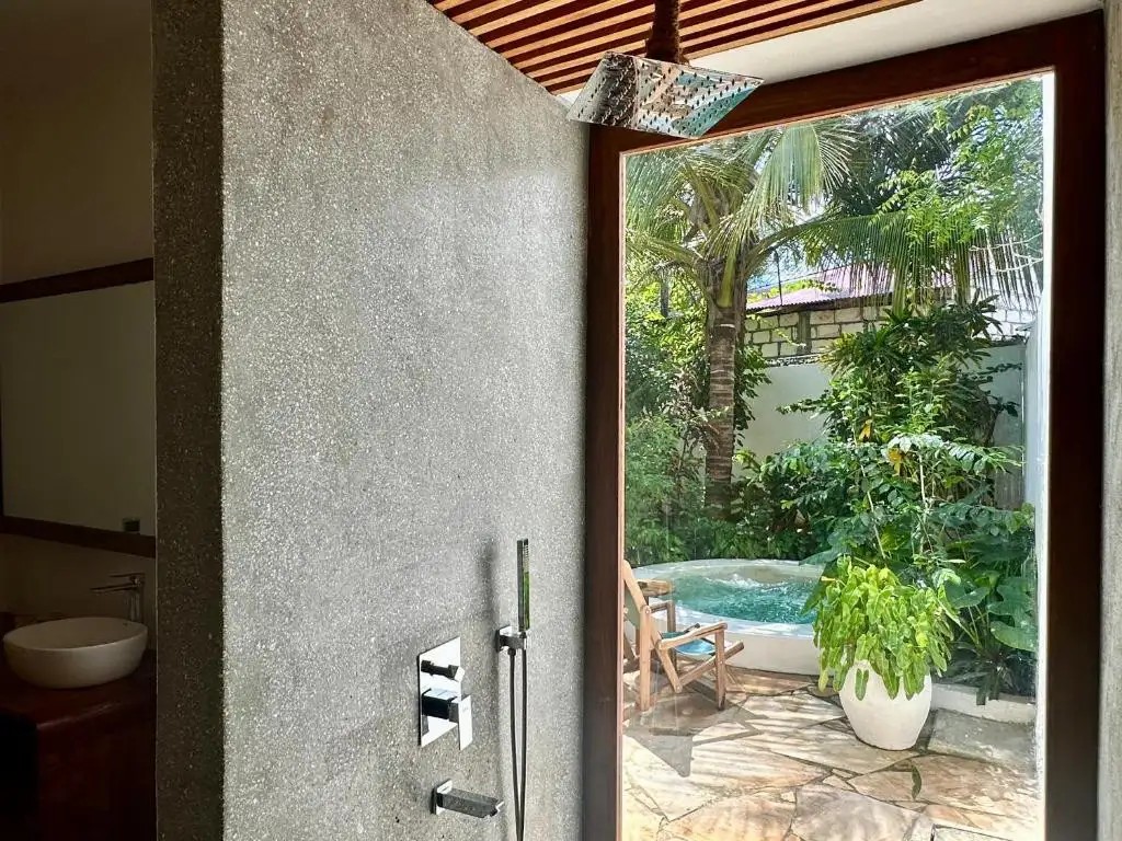 MAISHA NUNGWI (EX. ALUNA BEACH LODGE)
