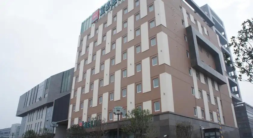 IBIS SHANGHAI WORLD EXPO HOTEL