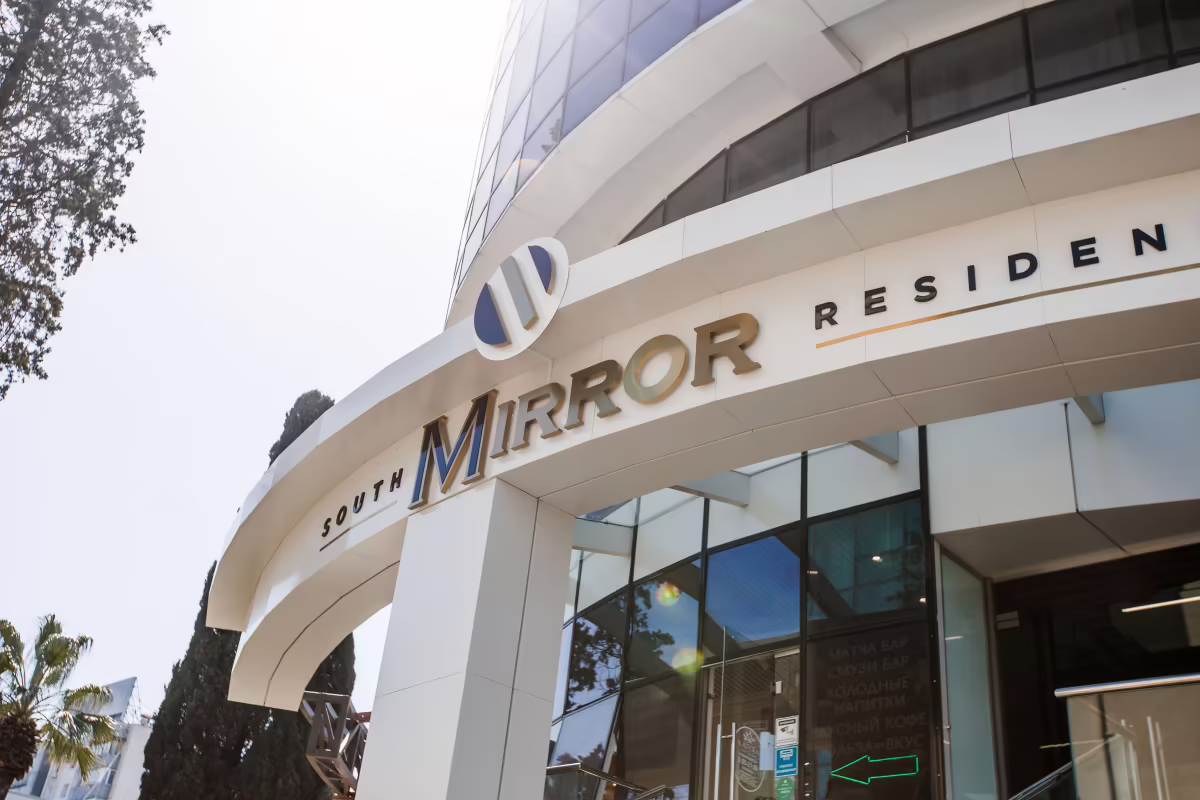 SOUTH MIRROR RESIDENCE