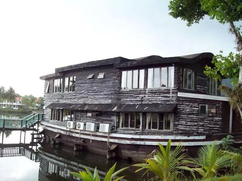 AUNCHALEENA BEACH FRONT RESORT