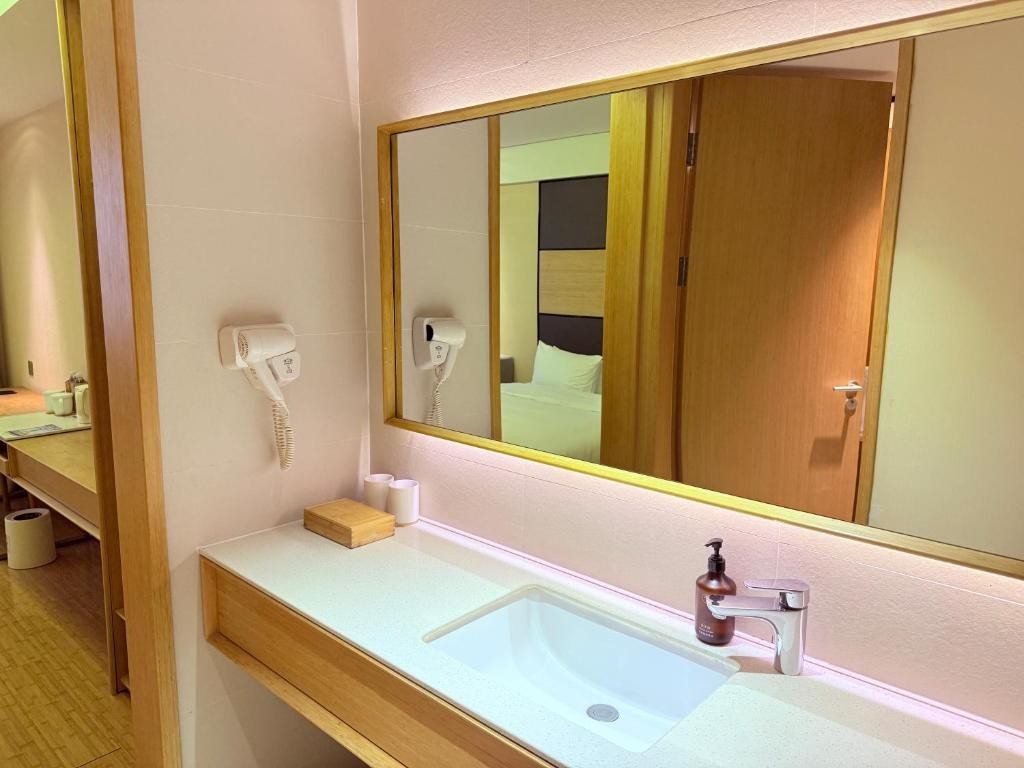 JI HOTEL SHANGHAI ORIENTAL PEARL TOWER