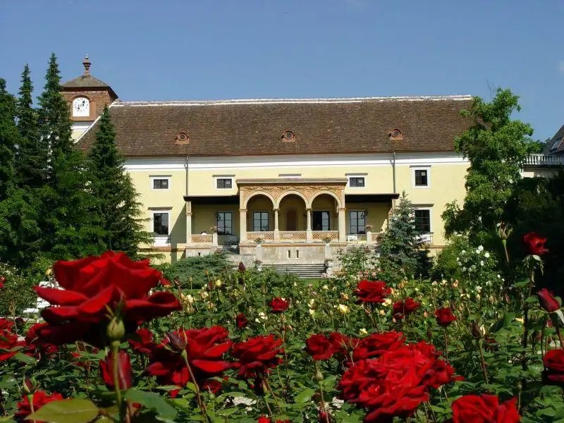 SCHLOSS WEIKERSDORF