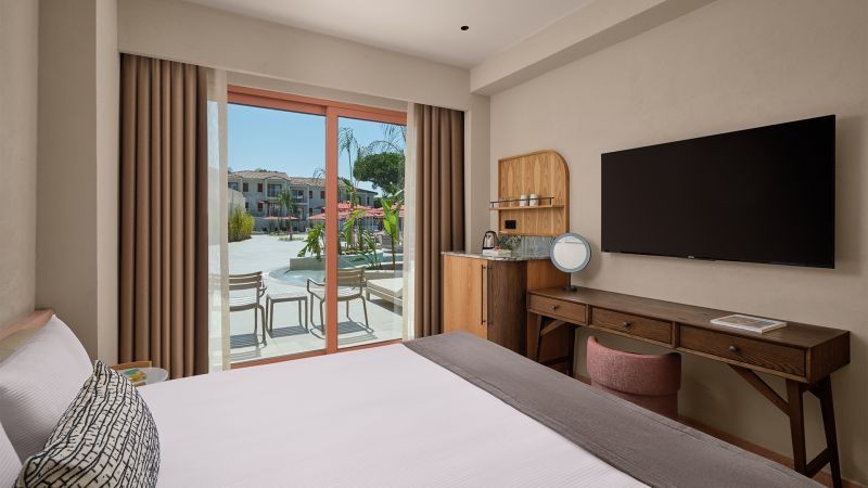 lagoon premium suite direct pool access