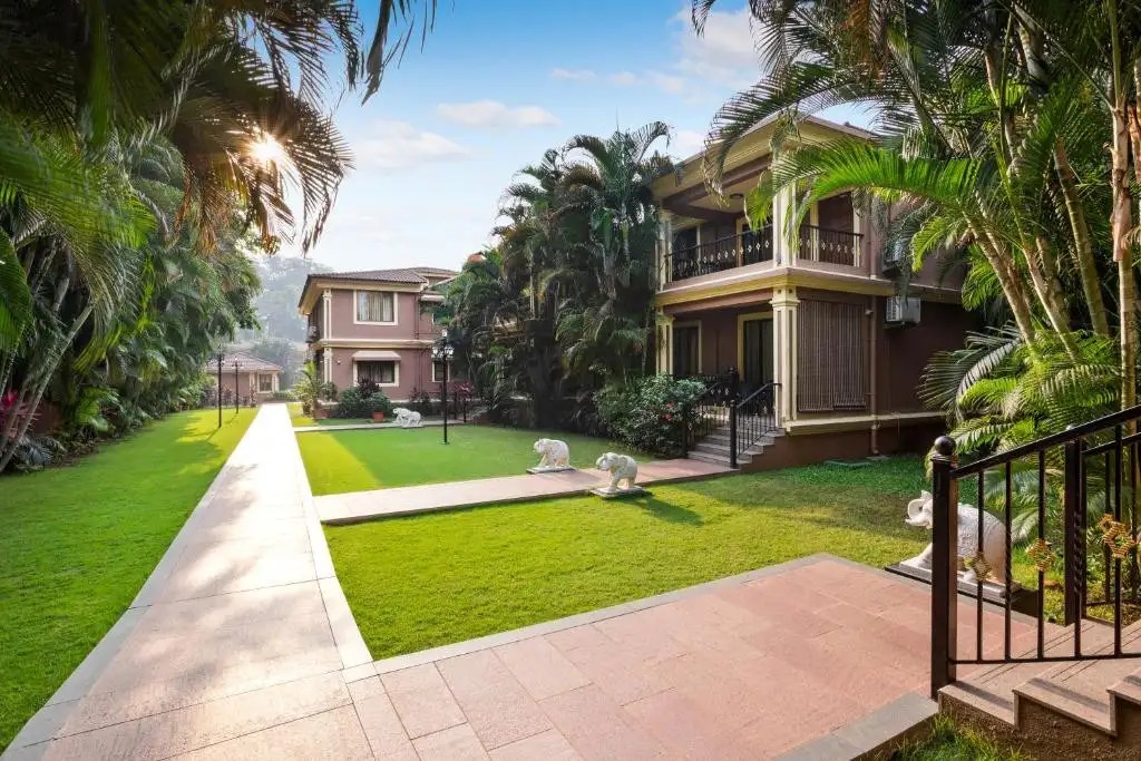 SEASHELL SUITES AND VILLAS