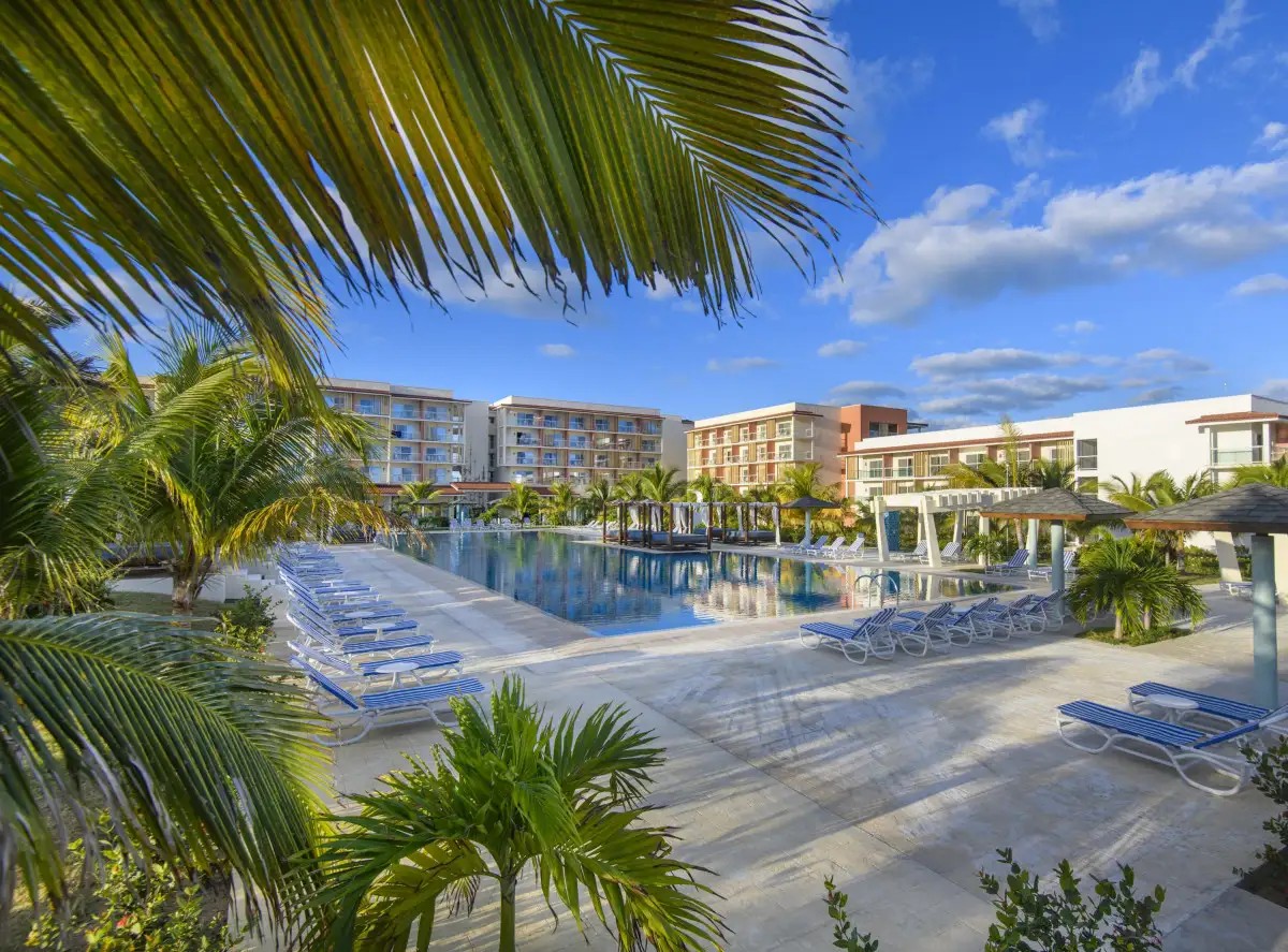 GRAND ASTON CAYO PAREDON