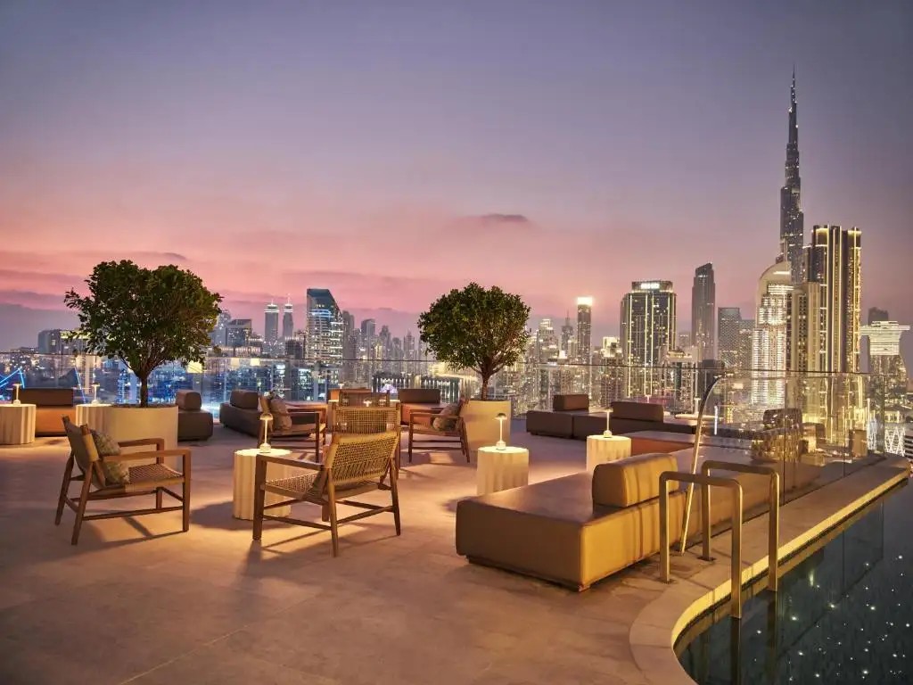 THE LANA DORCHESTER COLLECTION