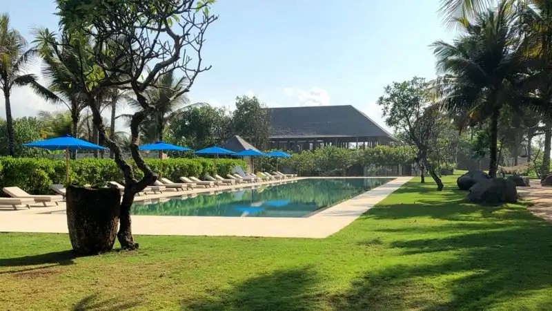 KOMANEKA AT KERAMAS BEACH