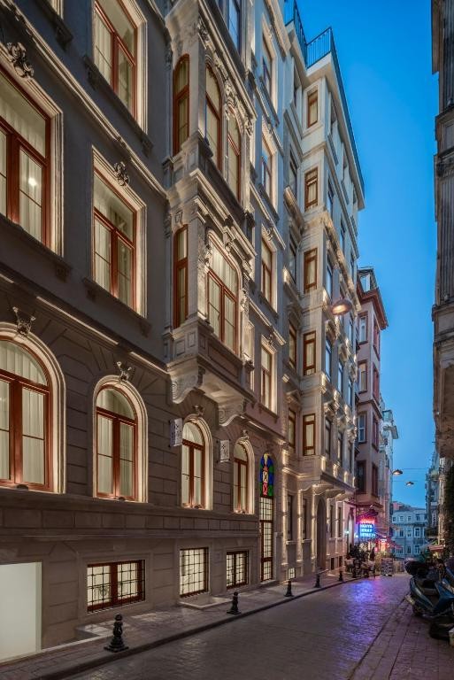 AKKA SUITES