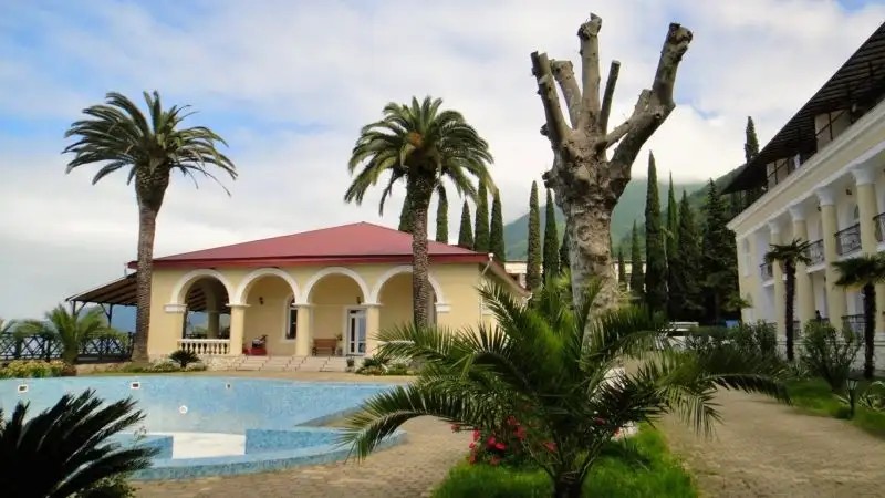 ЛАЗУРНЫЙ БЕРЕГ