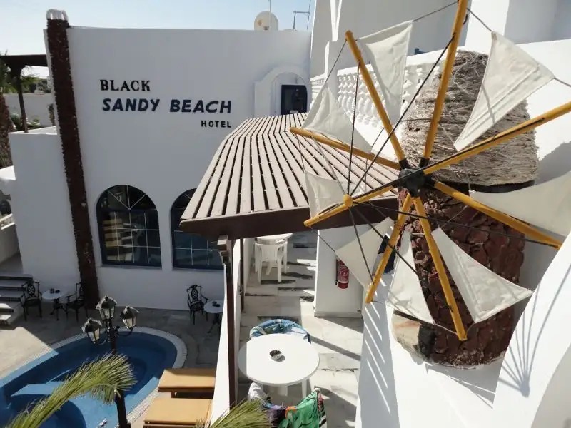 BLACK SANDY BEACH