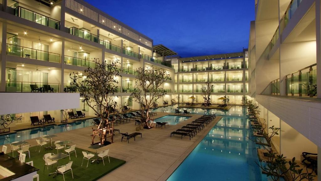 THE OLD PHUKET KARON BEACH RESORT