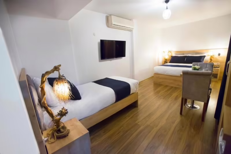 GOLDEN STREET HOTEL