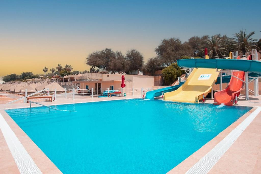 BM BEACH HOTEL