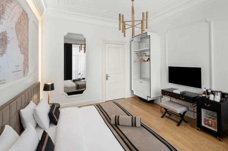 deluxe french bed