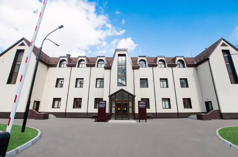 HOTEL BROWN