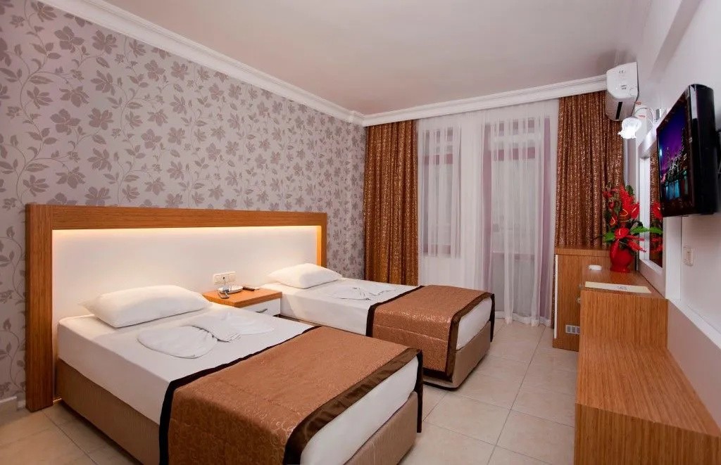 DIAMORE HOTEL