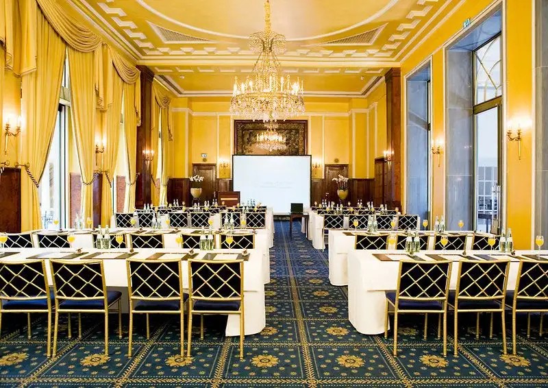 EXCELSIOR HOTEL ERNST