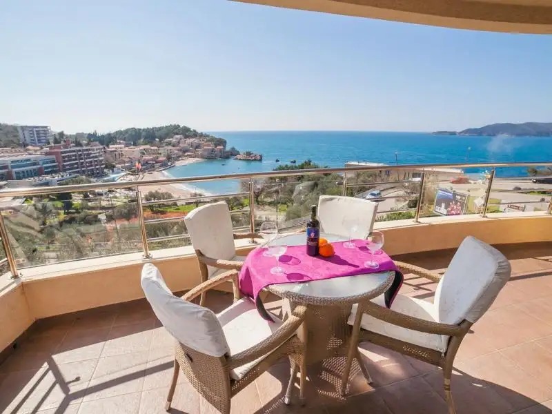 RAYMOND KAZANEGRA APARTMENTS