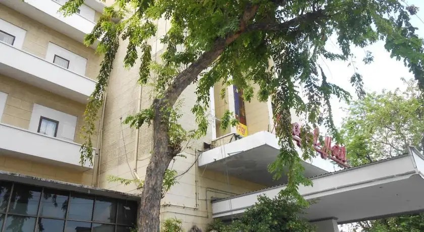 ROYAL HOTEL