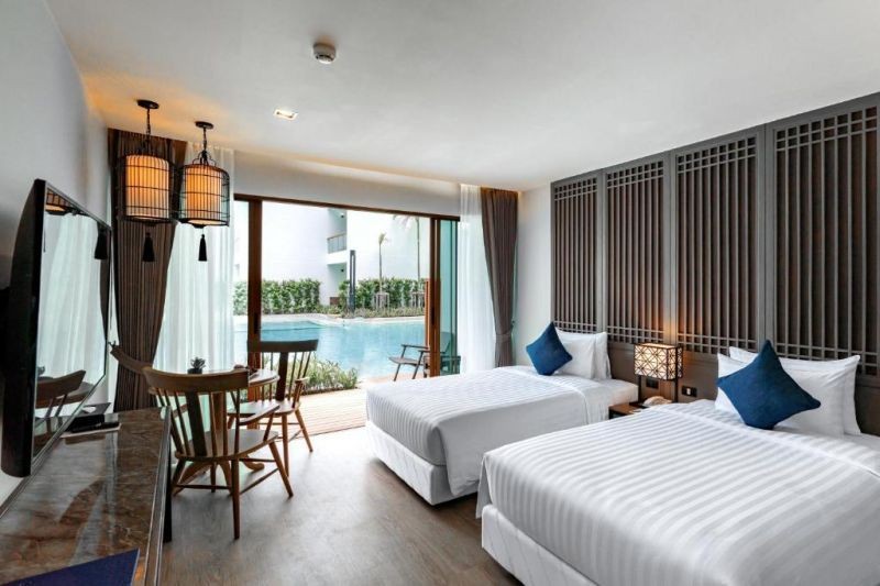 grand deluxe pool access