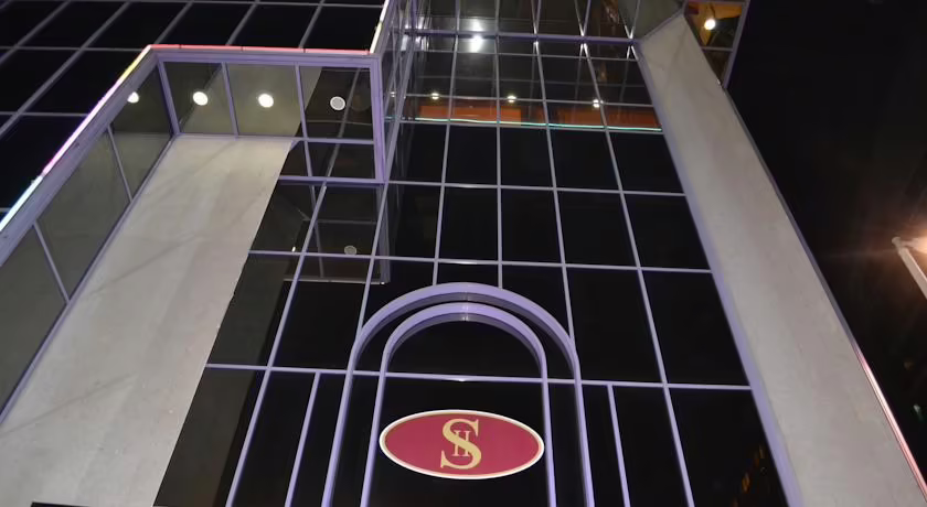 STRAND HOTEL