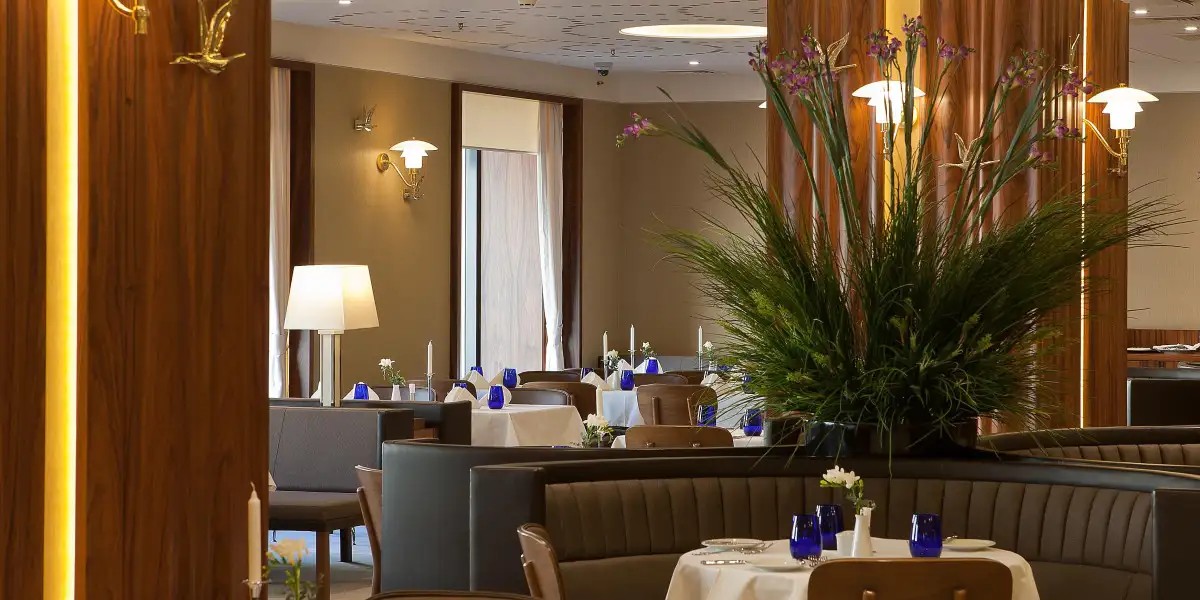 CROWN HOTEL (КРАУН ОТЕЛЬ)