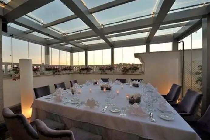 WARWICK IL PALAZZO HOTEL & SUITES