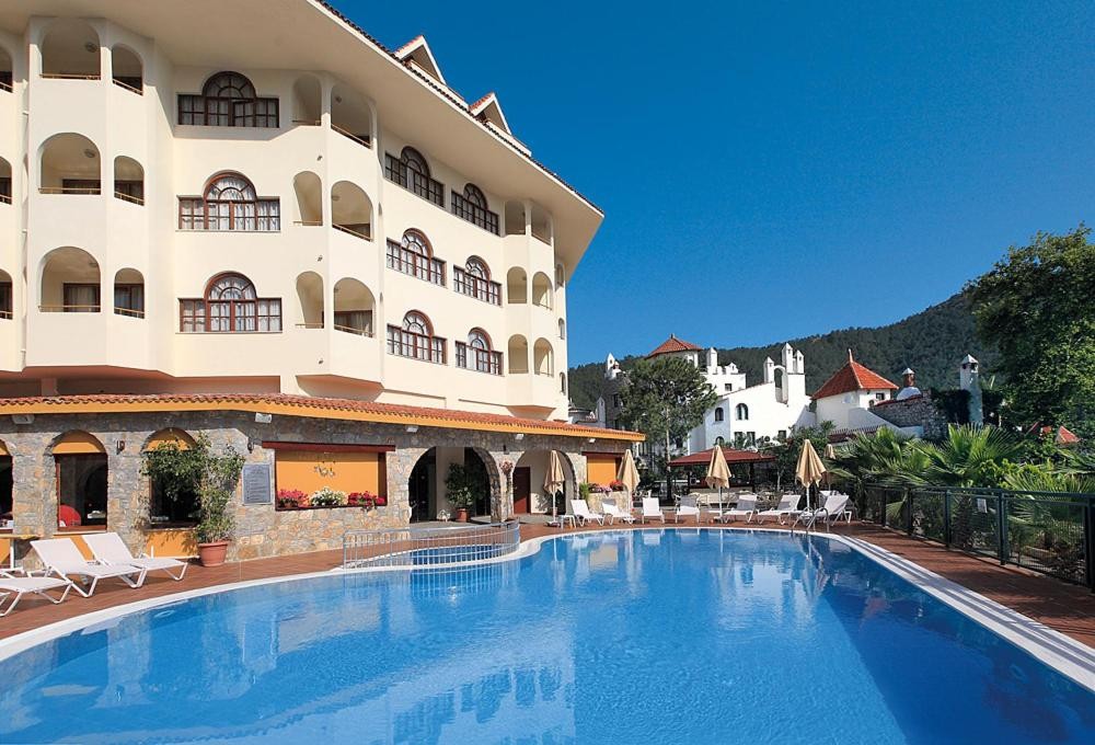 FORTUNA BEACH HOTEL