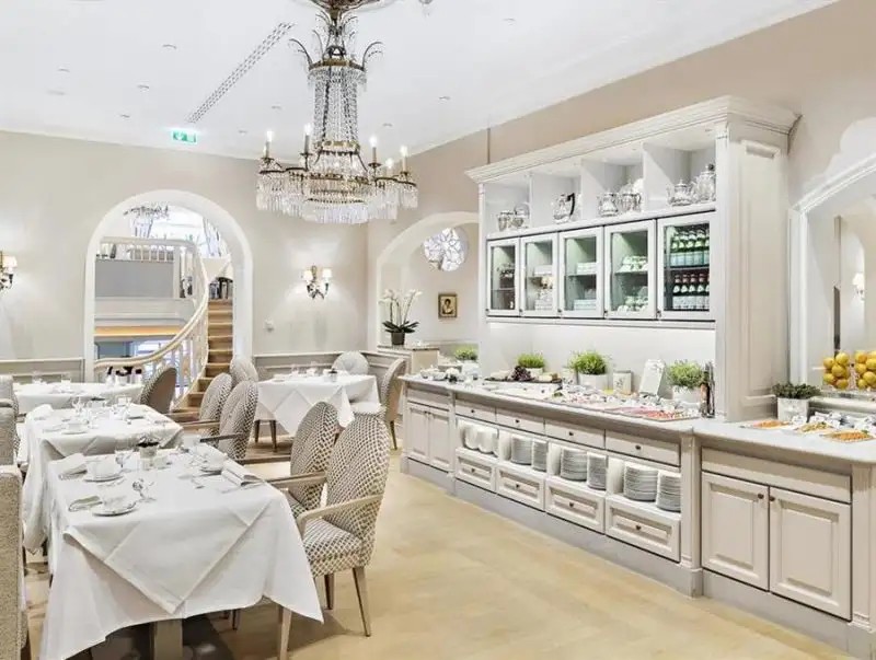 FAIRMONT HOTEL VIER JAHRESZEITEN