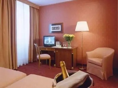 RAMADA NAPLES
