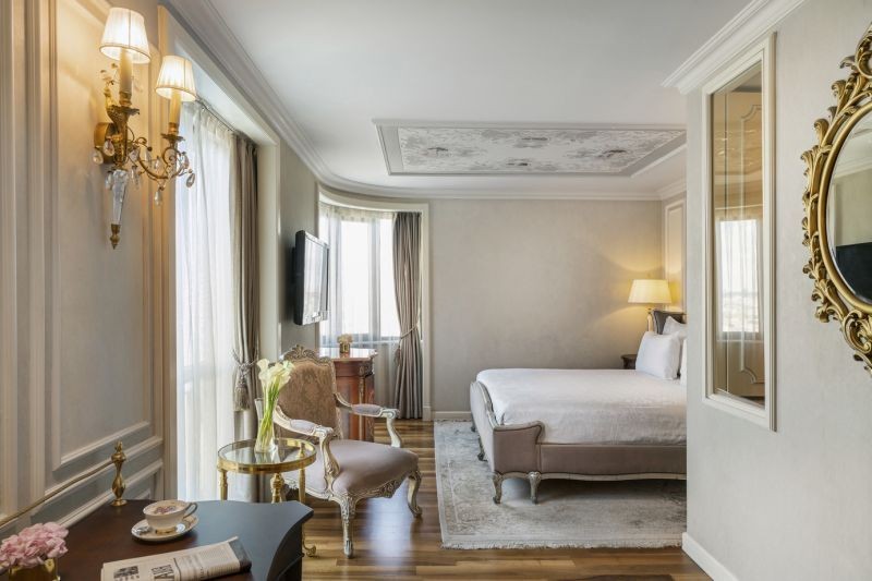 premium golden horn view