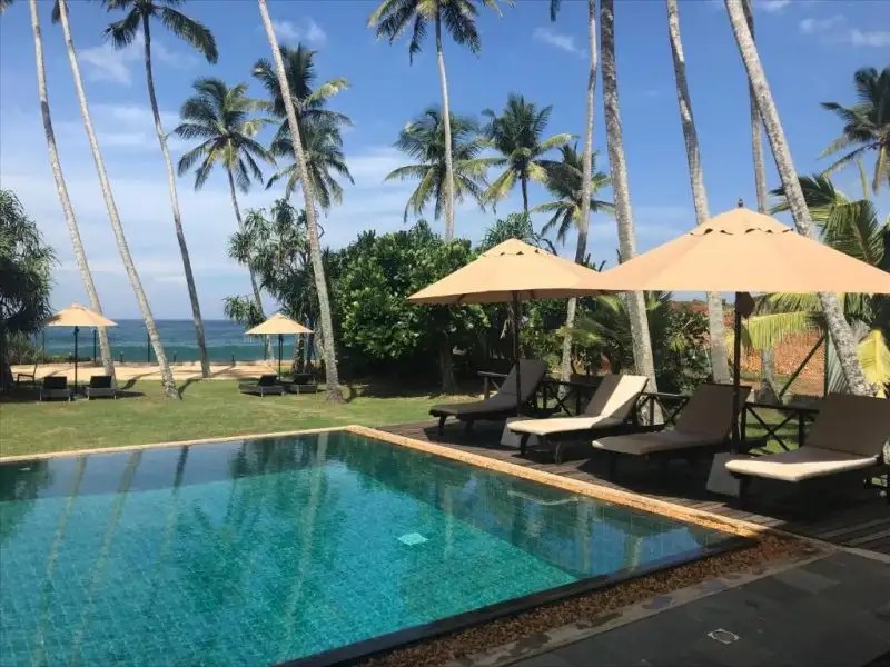 ON THE ROCKS VILLA