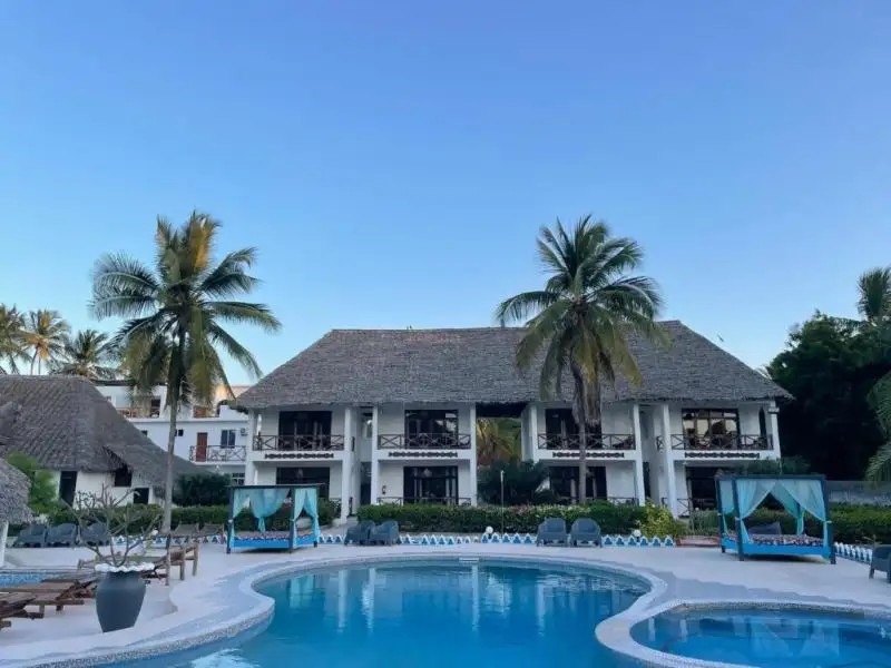 FIVE PALMS BWEJU