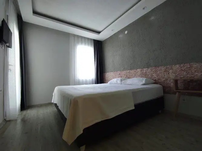 1989 HOTEL SEBAT