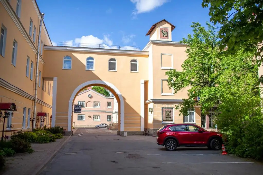 GUYOT BUSINESS BOUTIQUE (ГАЙОТ)